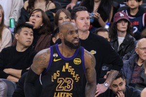 爱游戏官方入口-雷迪克：每个人都为赢球做出了贡献 而勒布朗起到了引领作用