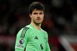 爱游戏官方入口-拉门斯加盟曼联后前16场比赛丢23球，奥纳纳同期丢了26球