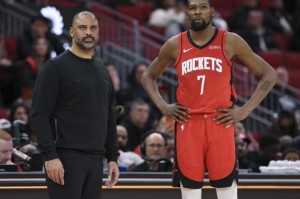 爱游戏官方入口-火箭111-106马刺！乌度卡顽固不化，杜兰特看清现实，两人成关键