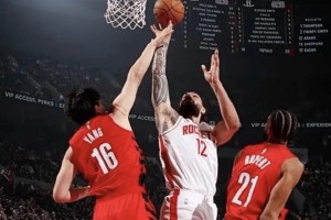 爱游戏app下载-杨瀚森谈与亚当斯对位：我哥实在太有劲，一只手推我就动不了了