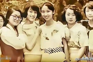 九十年代南大合影火了，一眼认出华春莹，学霸气质藏不住